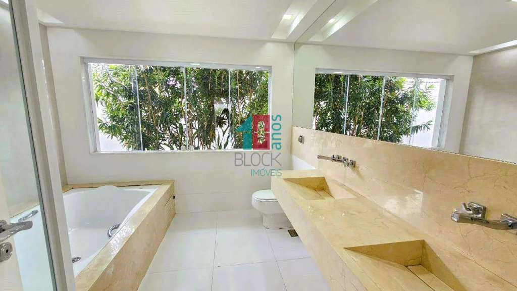 4-bedroom apartment with private garden and 364 m² — photo 25