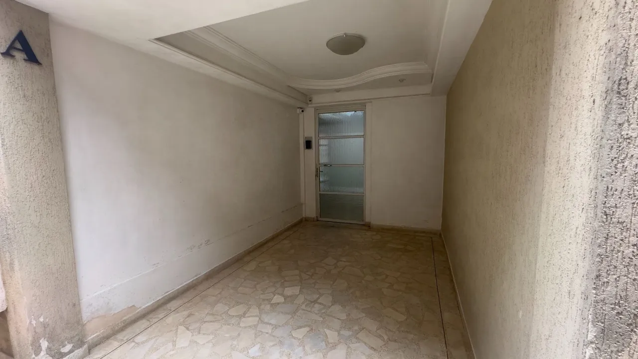 2-bedroom apartment with a glass shower enclosure — photo 19