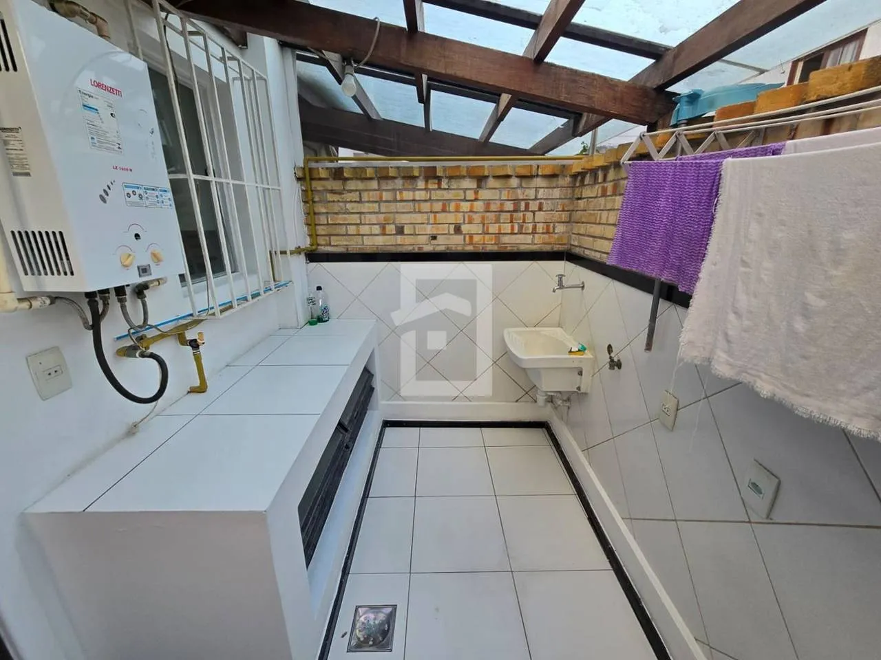 Triplex house with 4 bedrooms and 2 en-suites — photo 12