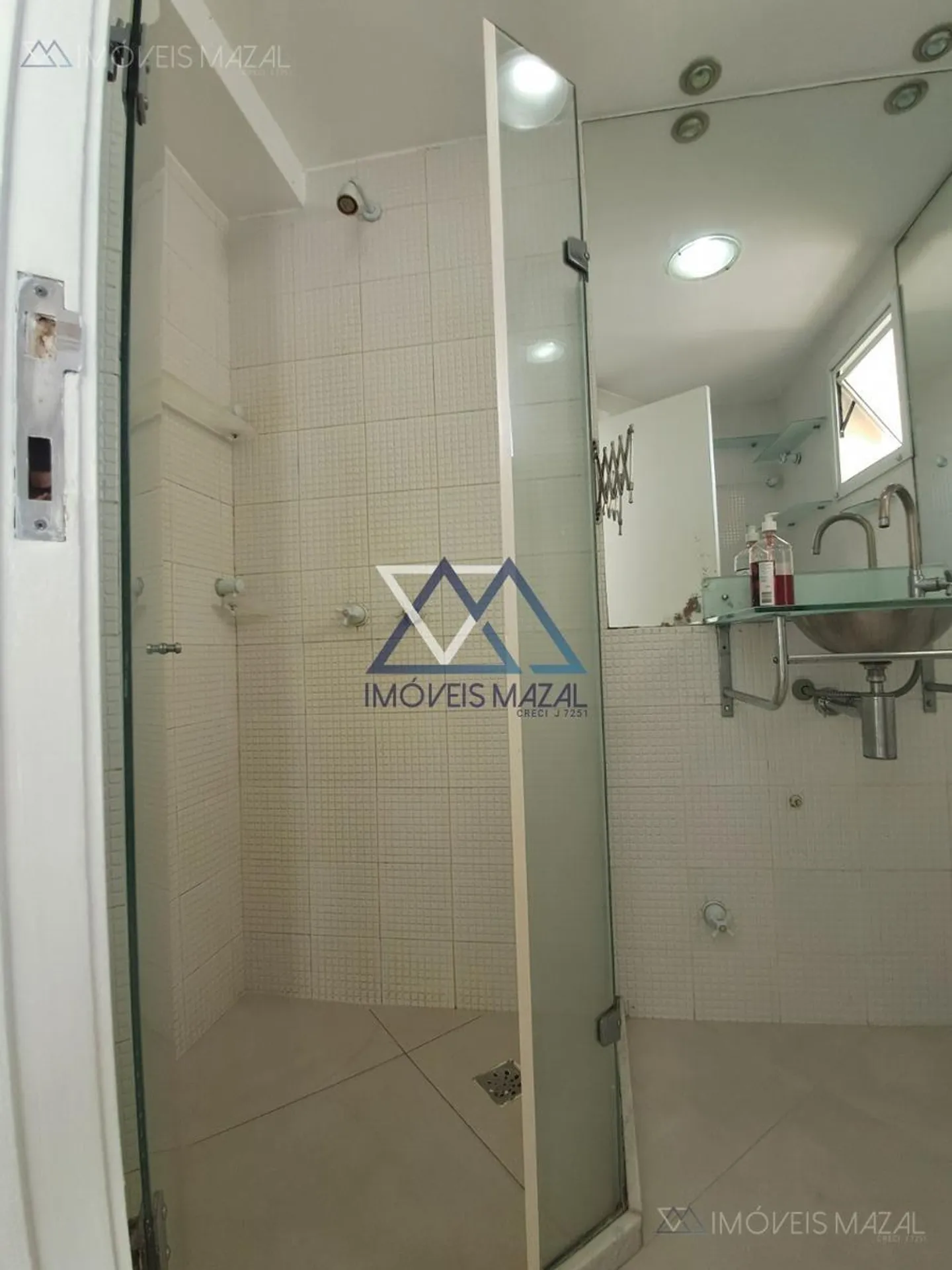 Rental apartment with 3 bedrooms and 4 bathrooms — photo 16