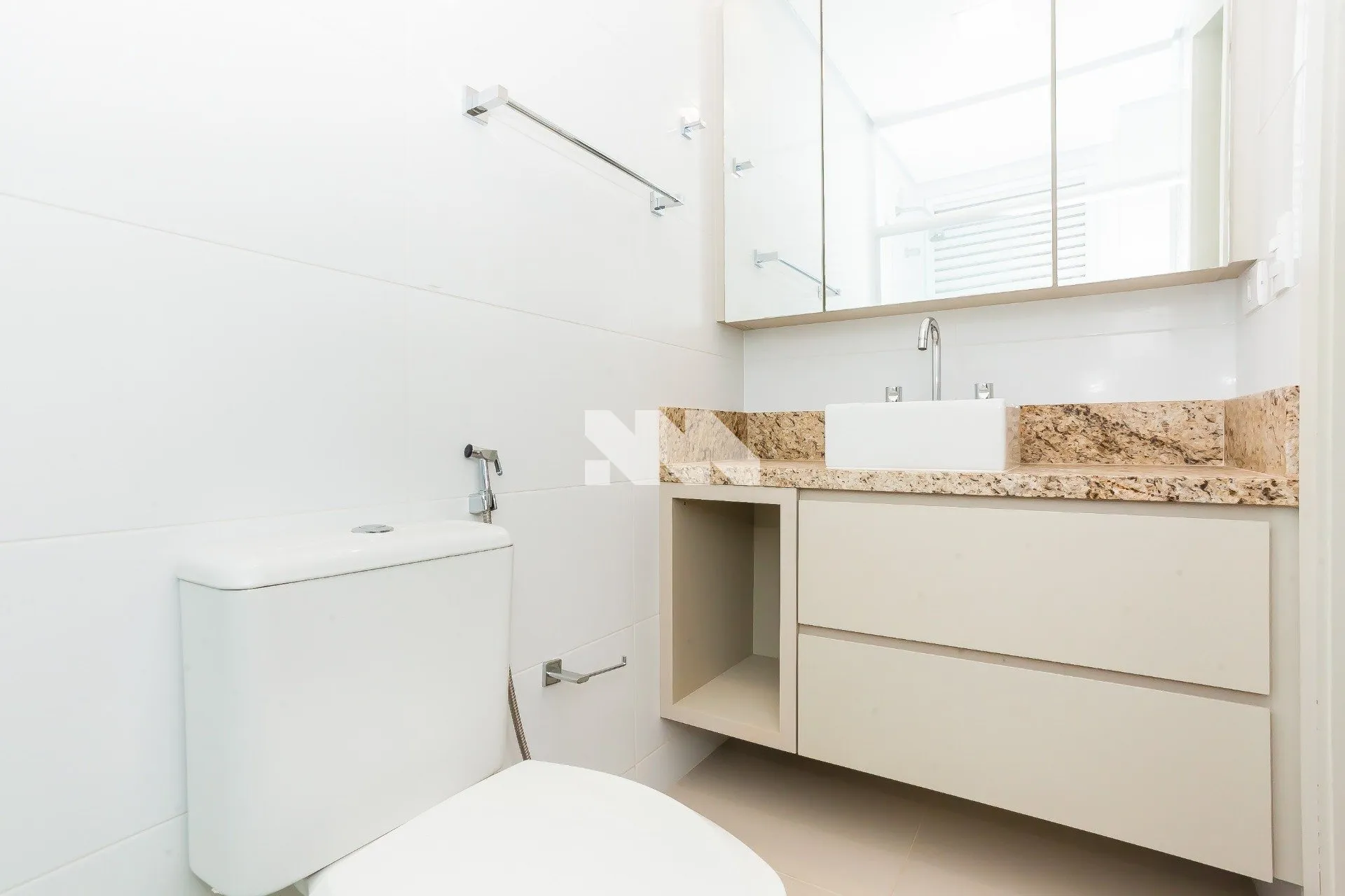 Furnished 236 m² apartment with 3 bedrooms and 3 parking