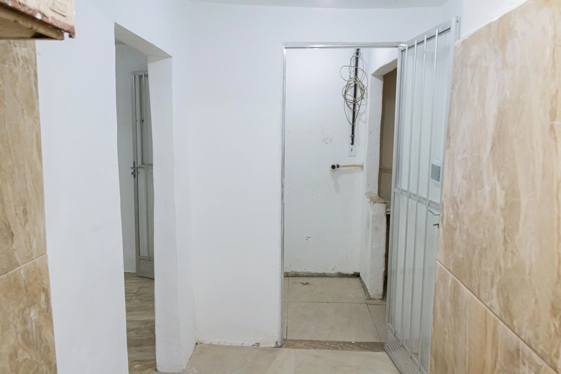 Незамеблированная студия с 1 спальней и 1 ванной — photo 34