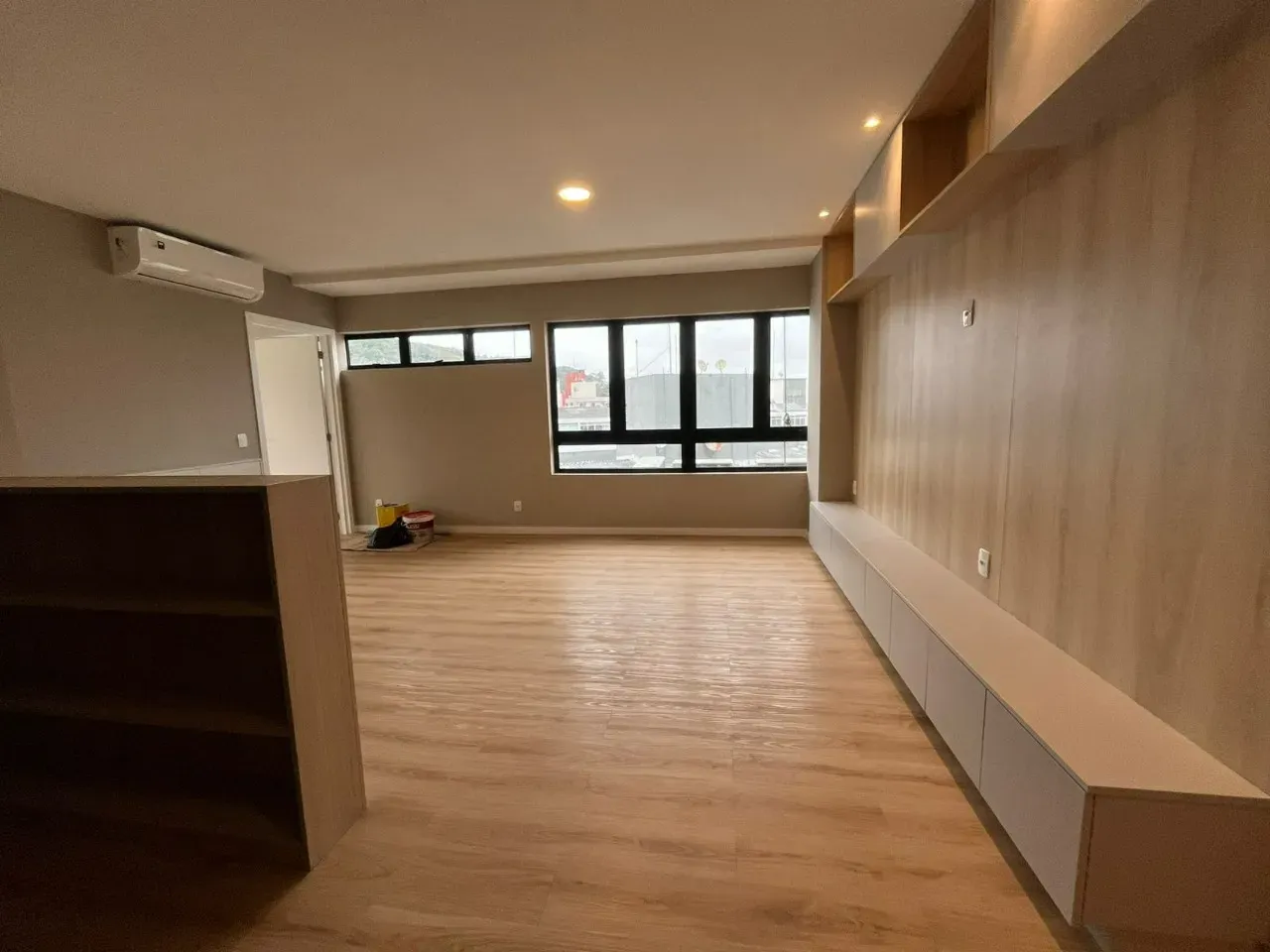 Apartamento de 1 dormitorio con cocina abierta y 58 m² — photo 6