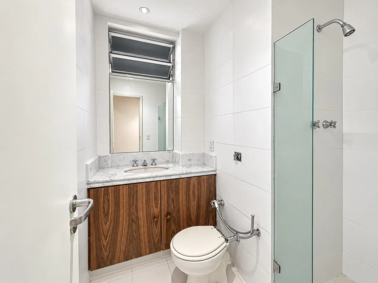 Apartment on the 5th floor with wood or laminate floors — photo 8