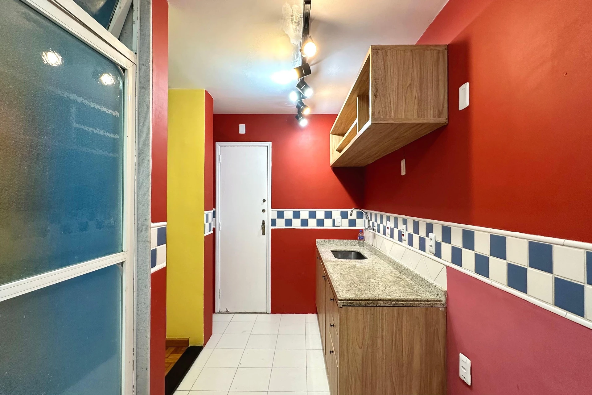 Apartment, 69 m², with wood or laminate floors — photo 7