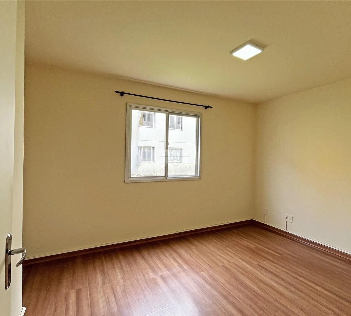 Wood or laminate floors in a 2-bedroom apartment, 42 m² — photo 3