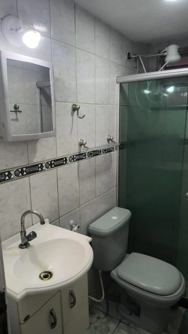 2-bedroom apartment with glass shower enclosure and parking — photo 4