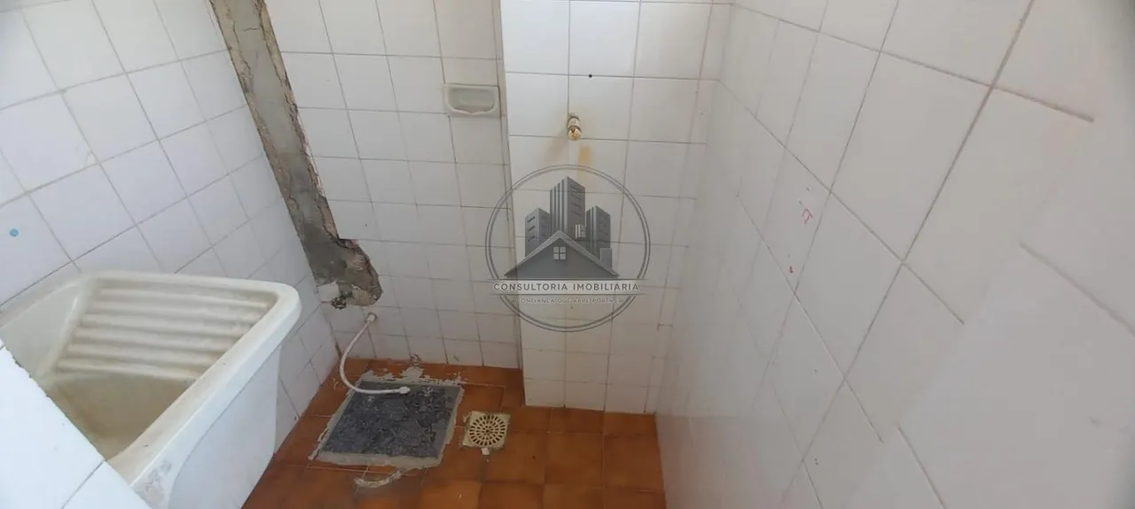 Apartment with 2 bedrooms and a glass shower enclosure — photo 4