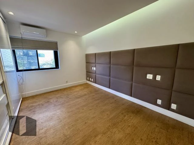 Квартира з 4 спальнями, у будинку є басейн — photo 4