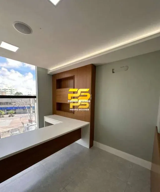 Квартира 600 м² без меблів: 11 спалень і 5 ванних