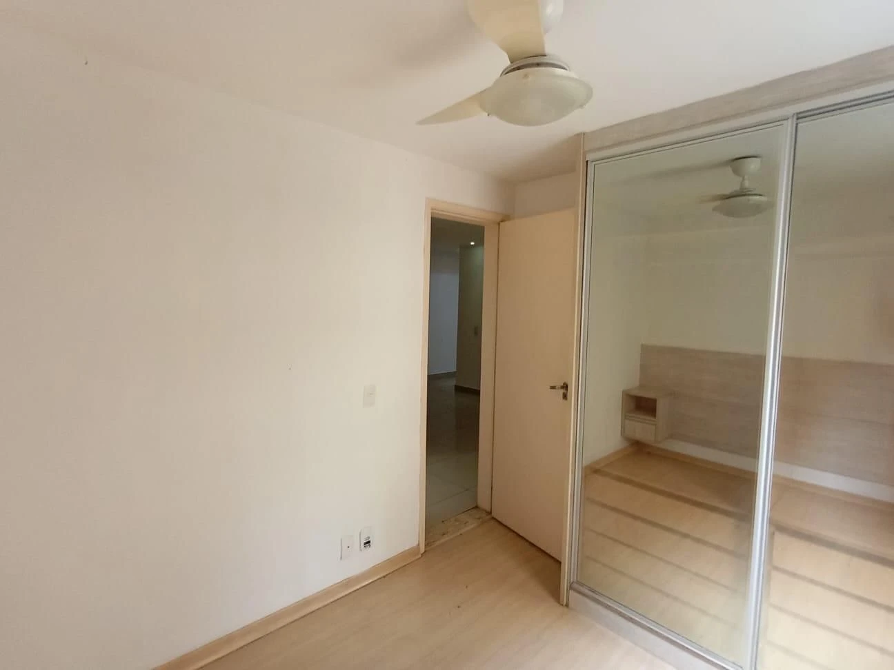 Стиральная машина и 2 спальни: квартира 55 м² — photo 3