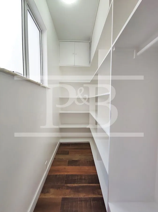 Furnished apartment with 4 bedrooms and 400 m² — photo 34