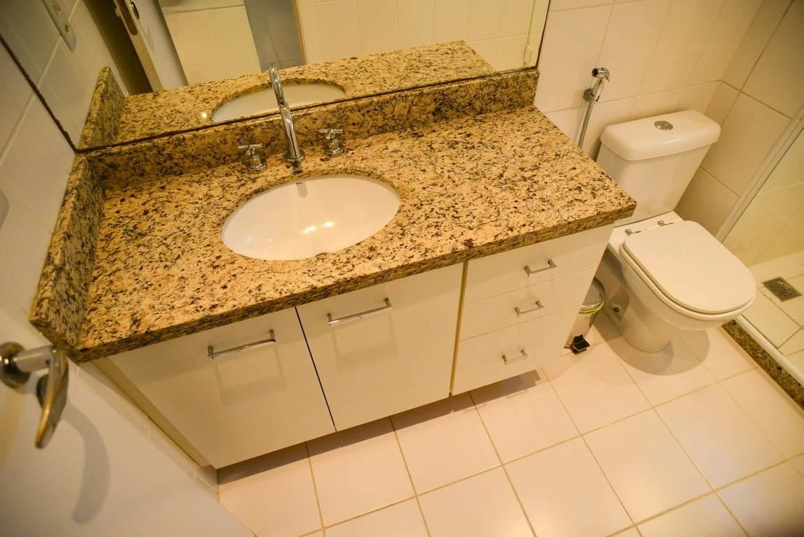 3-bedroom apartment with a glass-enclosed balcony — photo 33