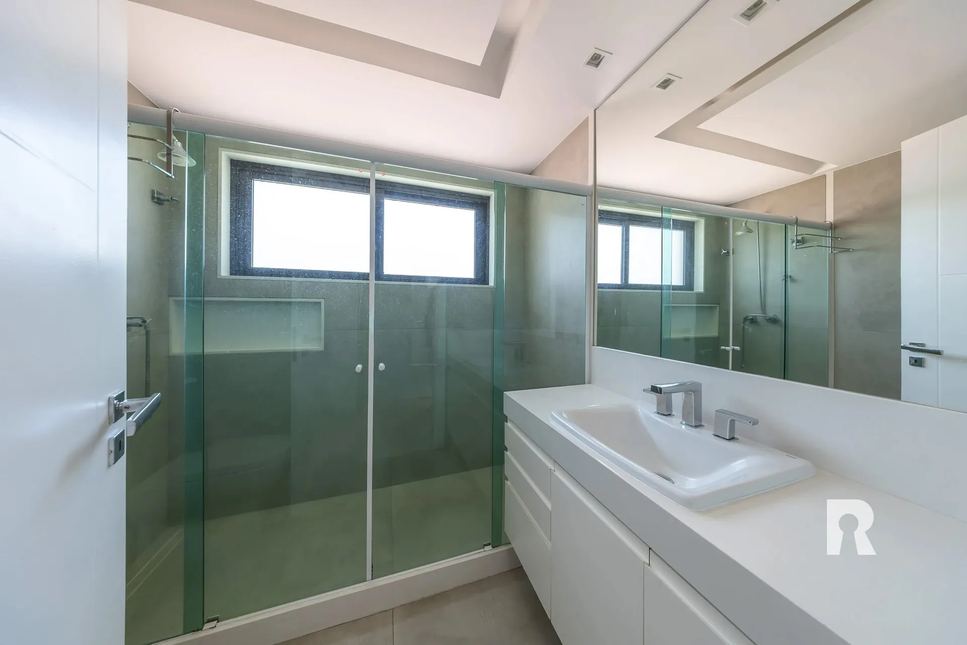 Furnished house, 694 m², with a jacuzzi — photo 22