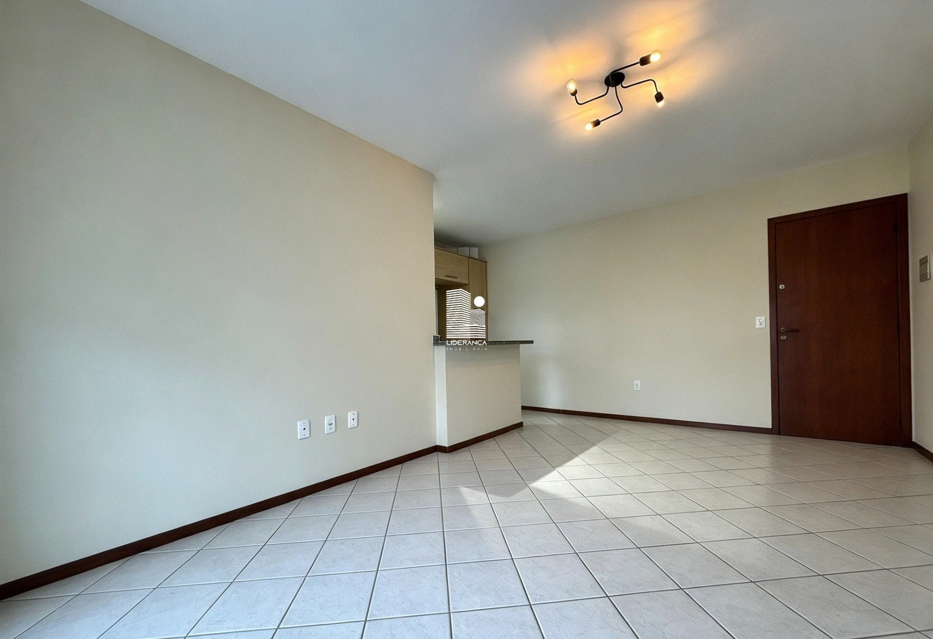 2-bedroom apartment with a mountain view in Florianópolis — photo 15