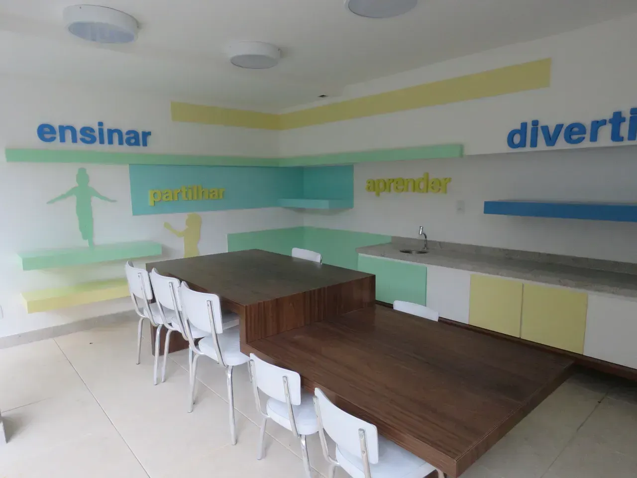 Apartment with 2 bathrooms and glass shower enclosures 61 m² — photo 40