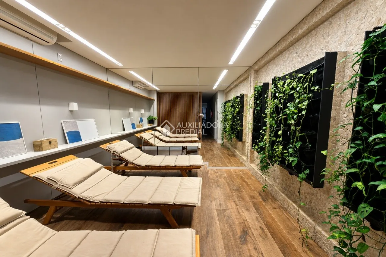 Балкон с грилем и 2 спальни: квартира 137 м² — photo 16