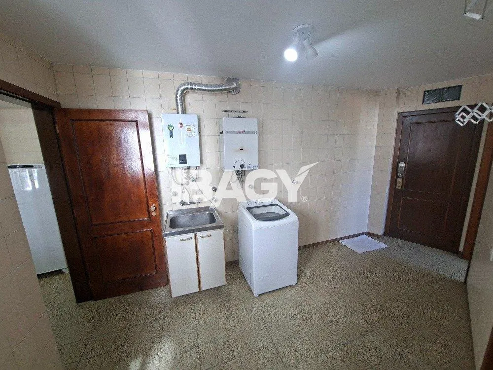302 m² apartment with a water view and a bathtub — photo 42