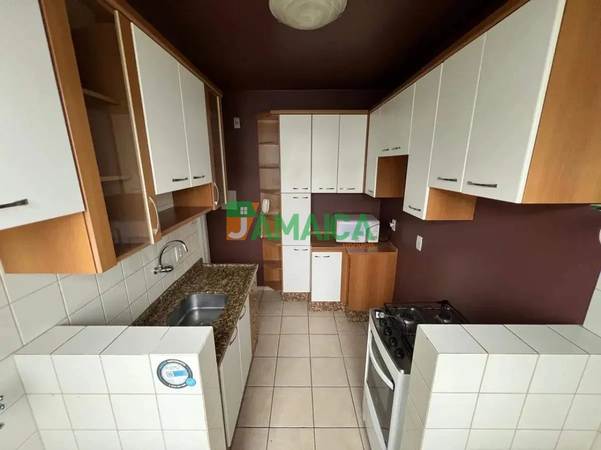 Apartamento de 2 quartos com piso de madeira ou laminado — photo 7