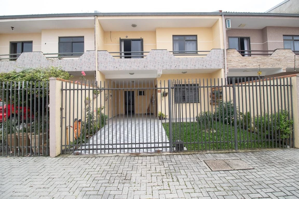 3-bedroom house with a bathtub in Curitiba — photo 48