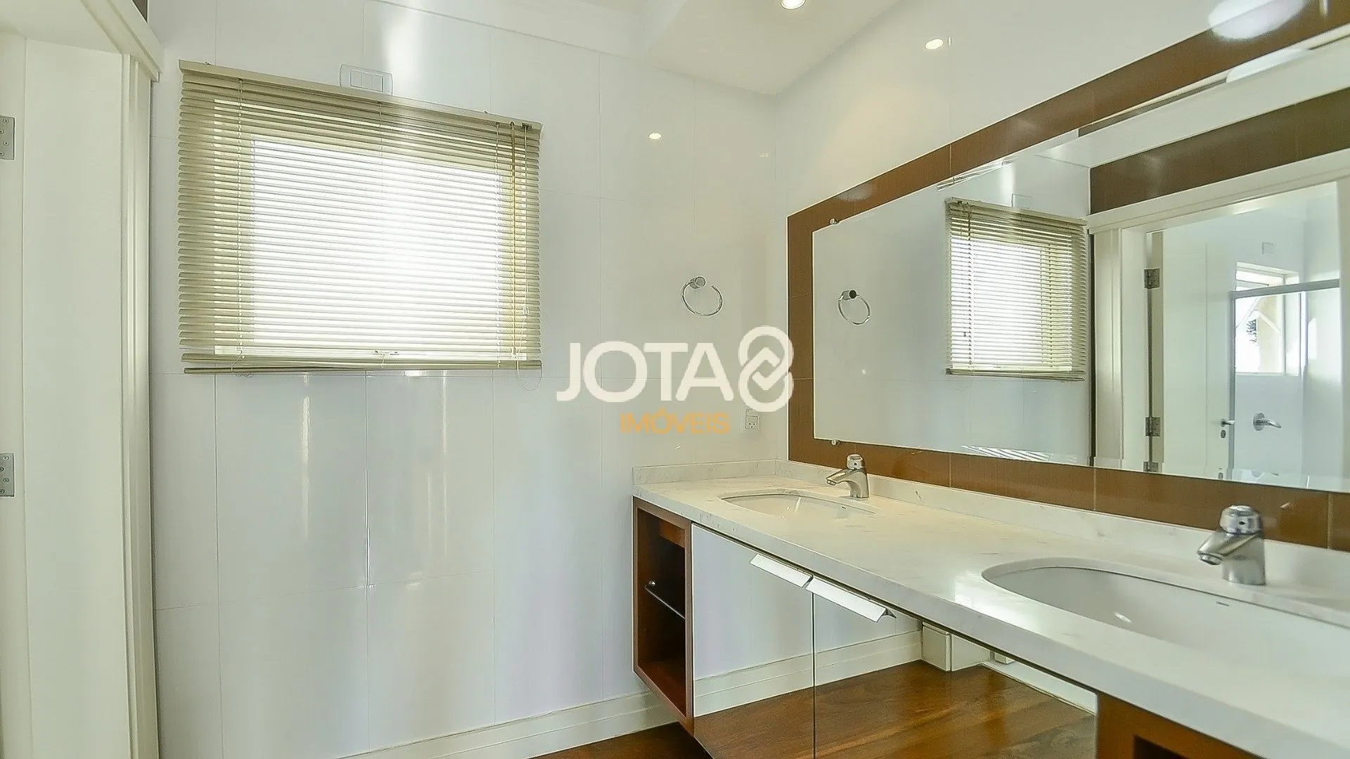 Unfurnished house with 4 en-suite bedrooms and 7 baths — photo 22