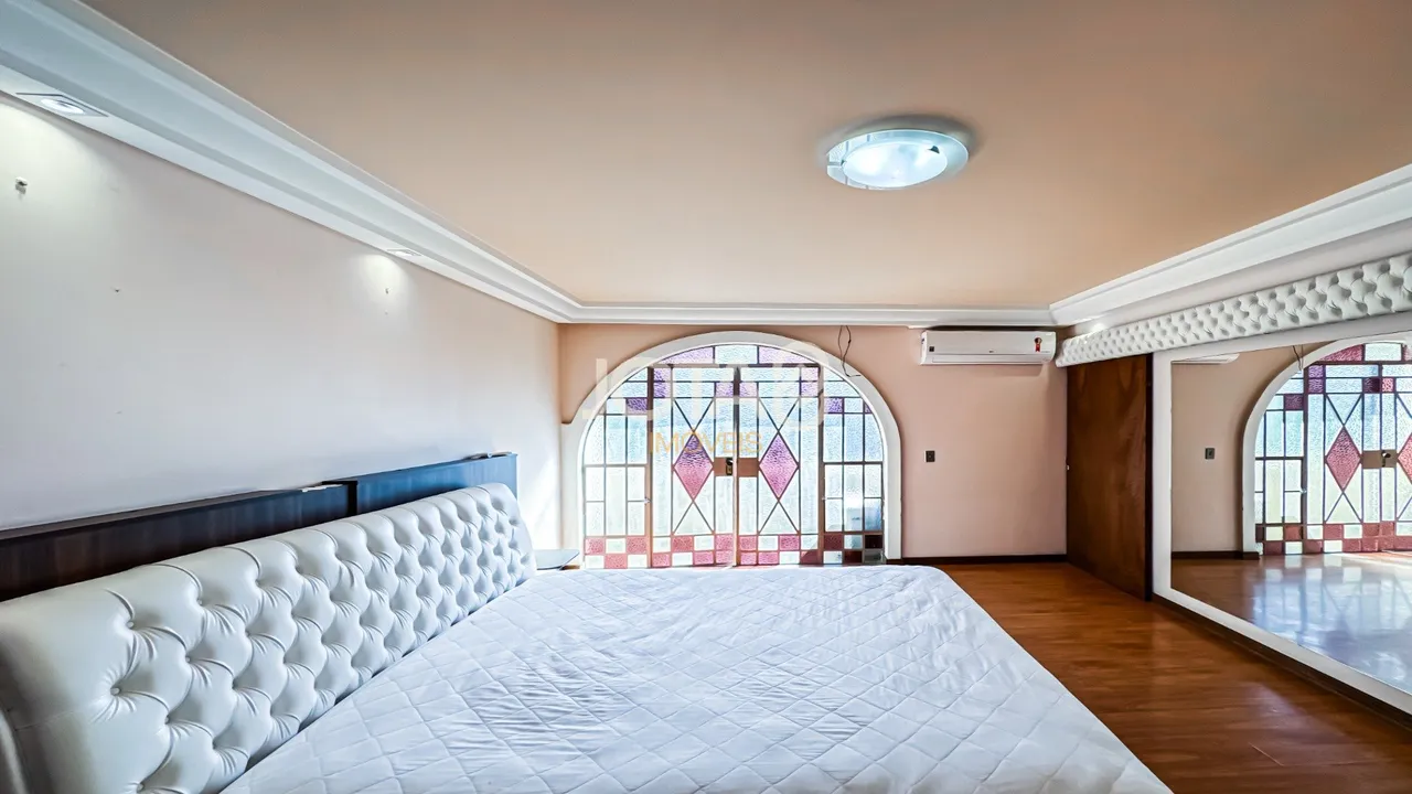532 m² house with a built-in balcony grill — photo 8