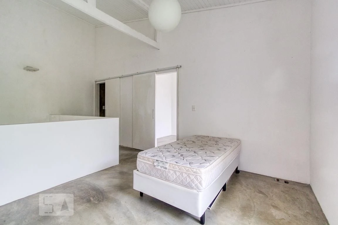 House with 3 bedrooms and 4 bathrooms with a closed kitchen — photo 35