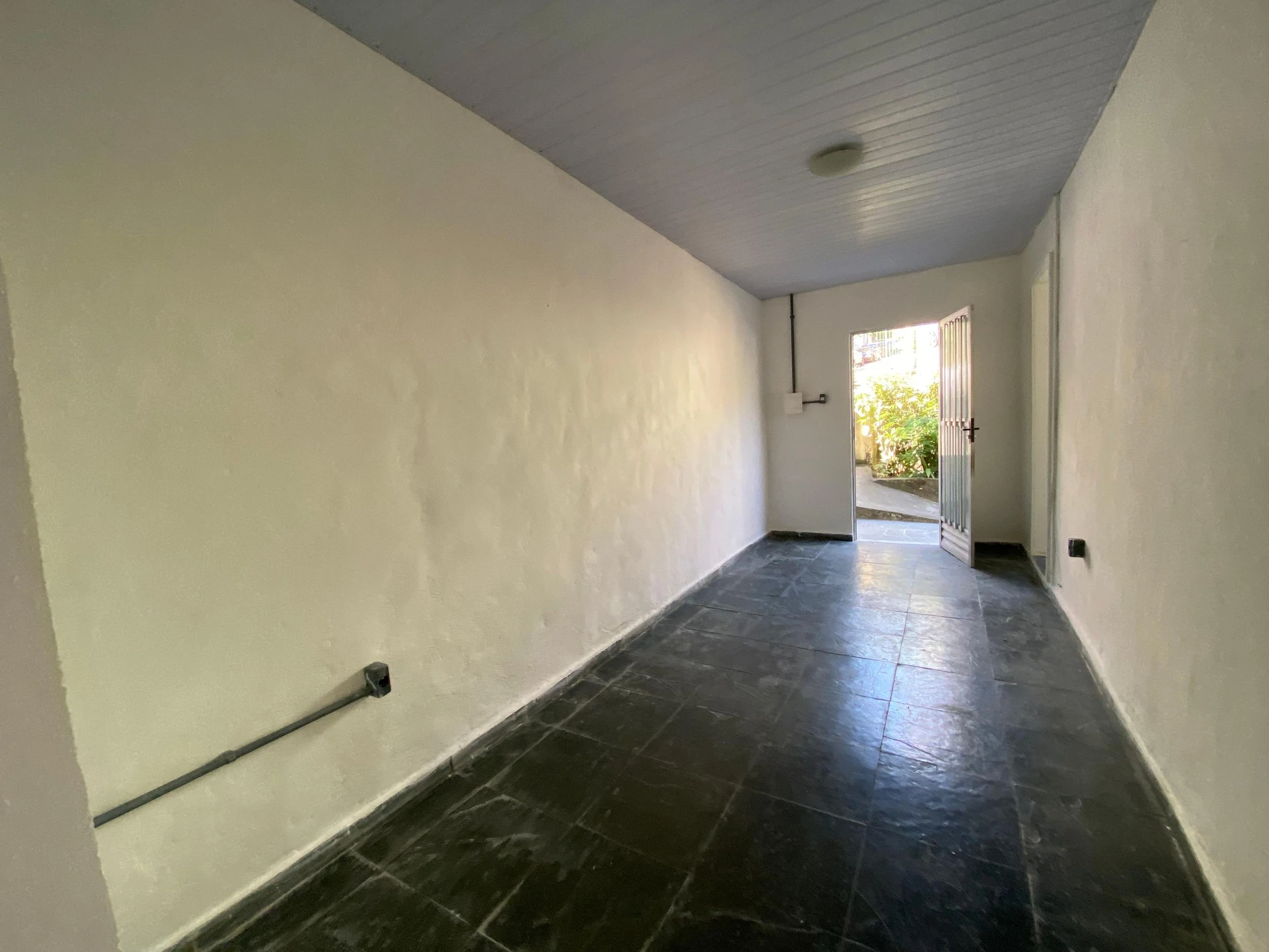 One-bedroom house with a garden — photo 18