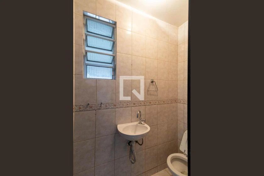 3-bedroom house with wood or laminate floors in Curitiba — photo 40