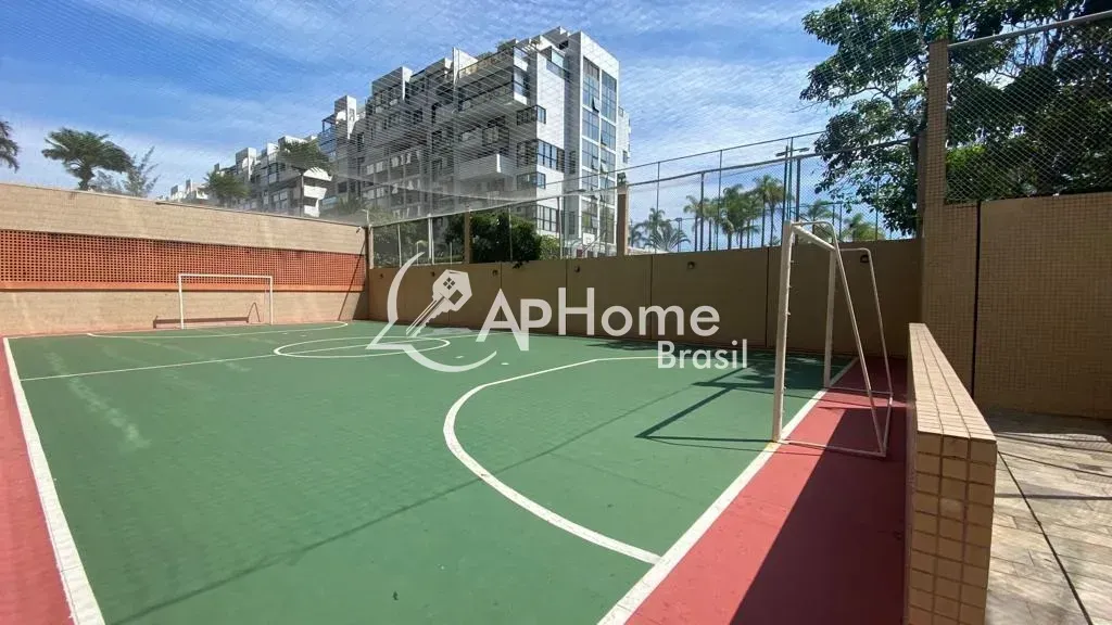 Unfurnished 4-bedroom apartment with glassed-in balcony — photo 20