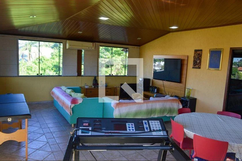 Furnished house with 4 bedrooms and 600 m² — photo 11