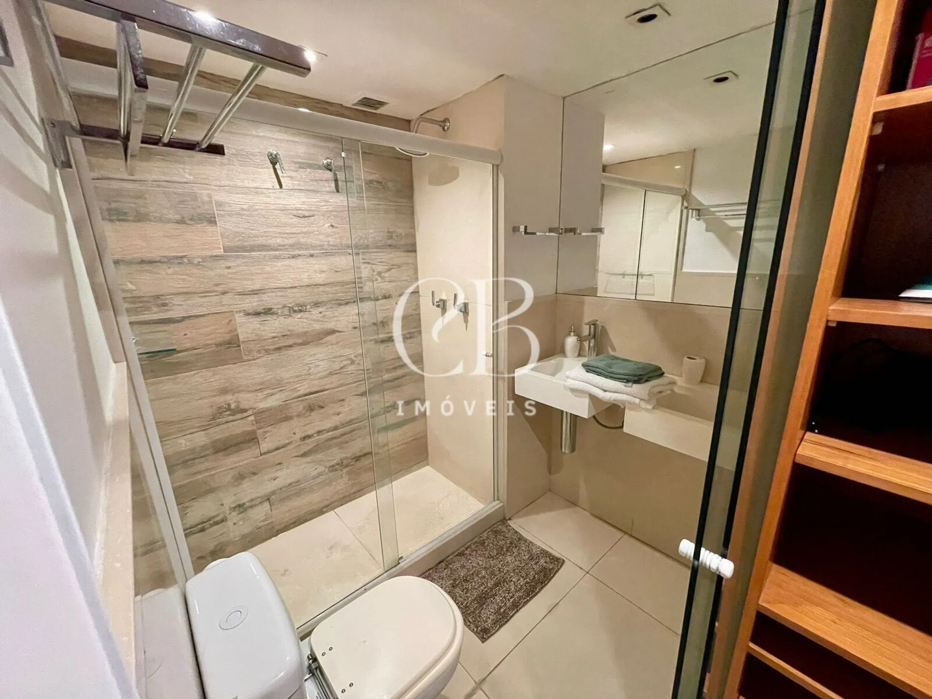 Furnished apartment with 2 bedrooms and open kitchen — photo 17