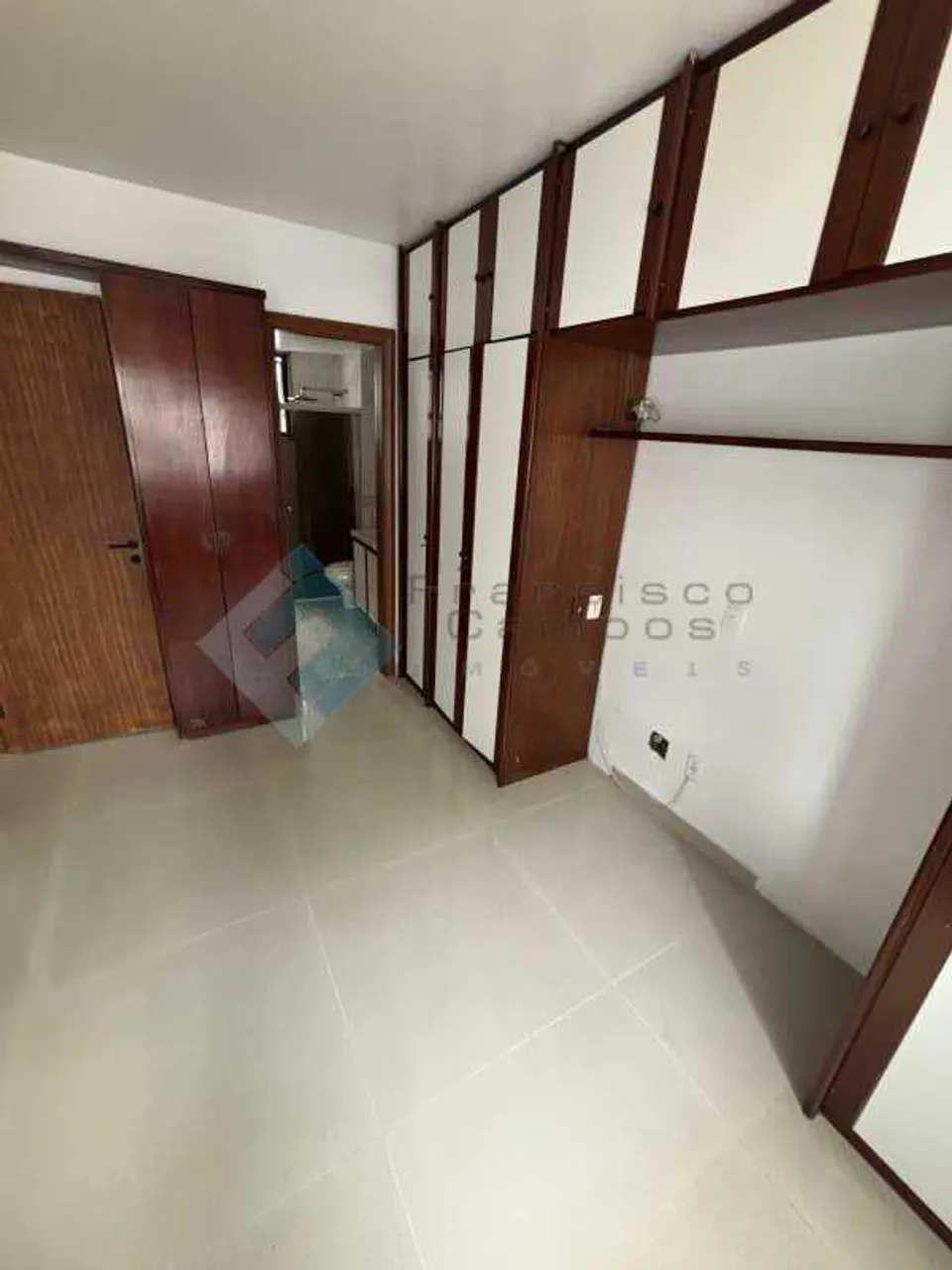 3-bedroom apartment with a glass-enclosed balcony — photo 4