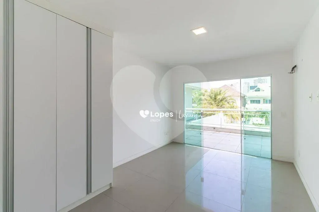House with 5 bedrooms and a built-in balcony grill — photo 7