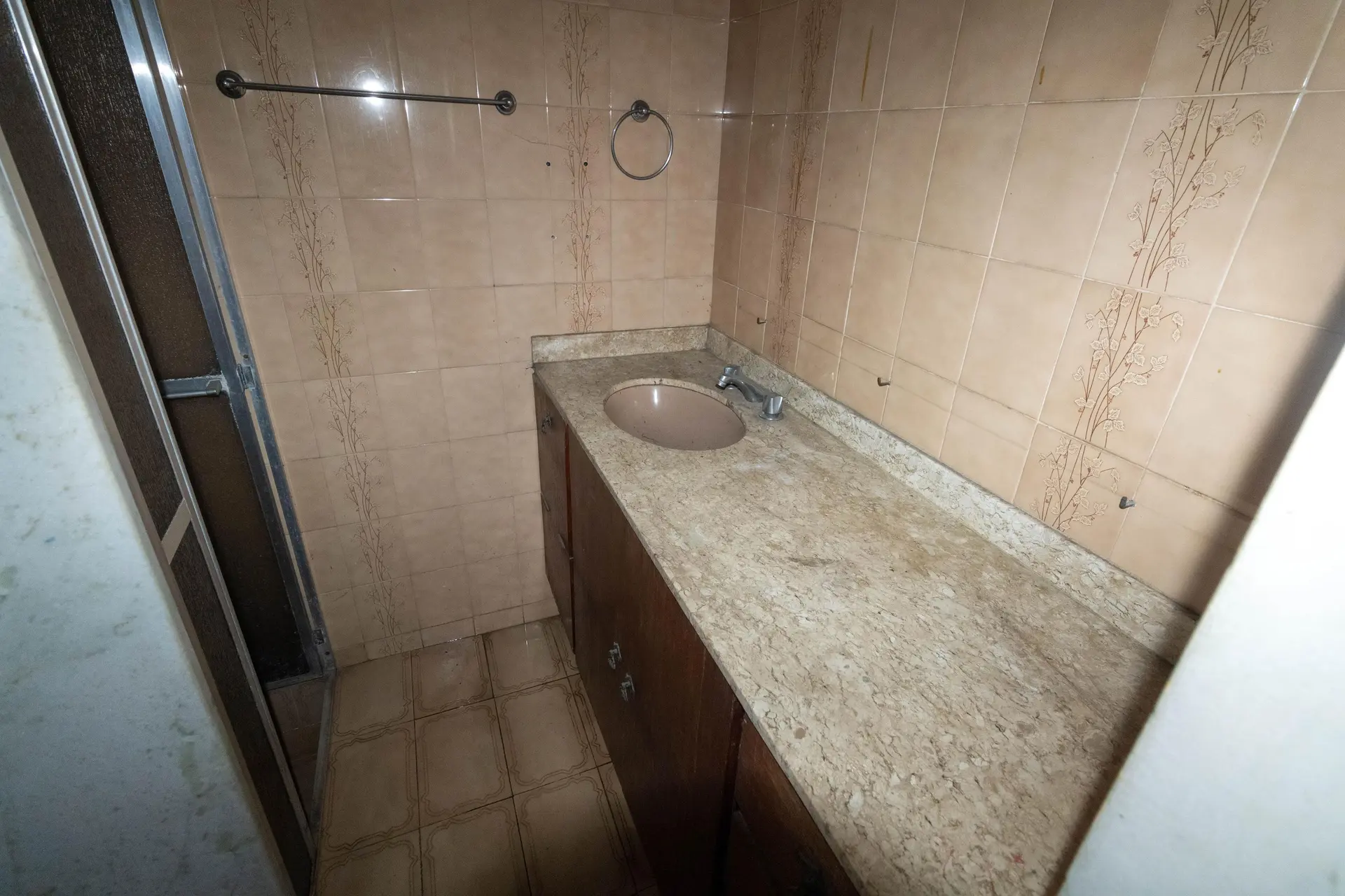 House with 4 bedrooms and 1 bathroom, separate kitchen — photo 54