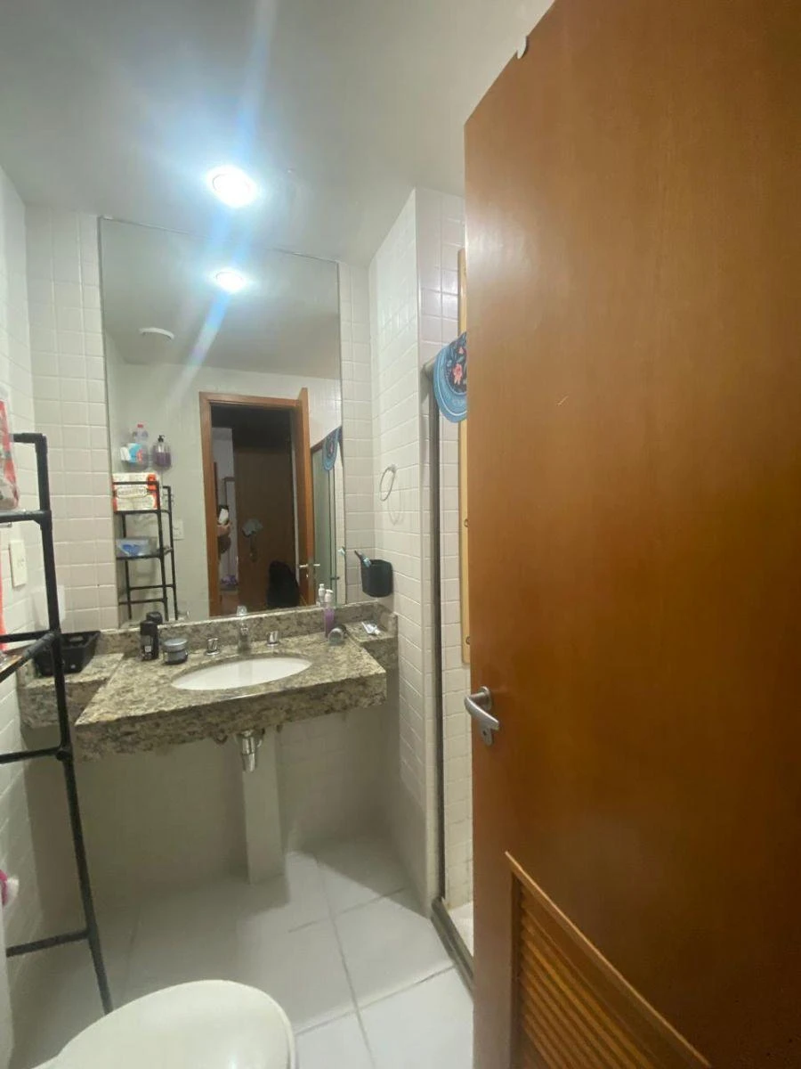 2-bedroom apartment with suite and balcony — photo 5