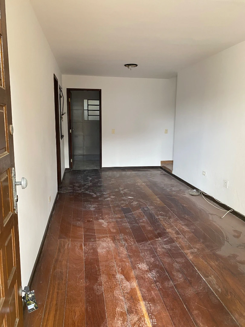 Duplex house with 3 bedrooms and 2 bathrooms