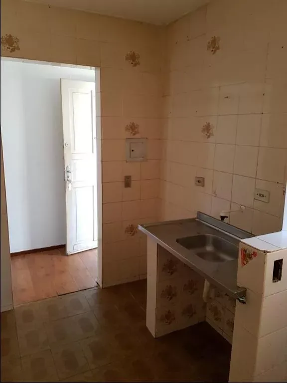 Wood or laminate floors in a 2-bedroom apartment, 47 m² — photo 6