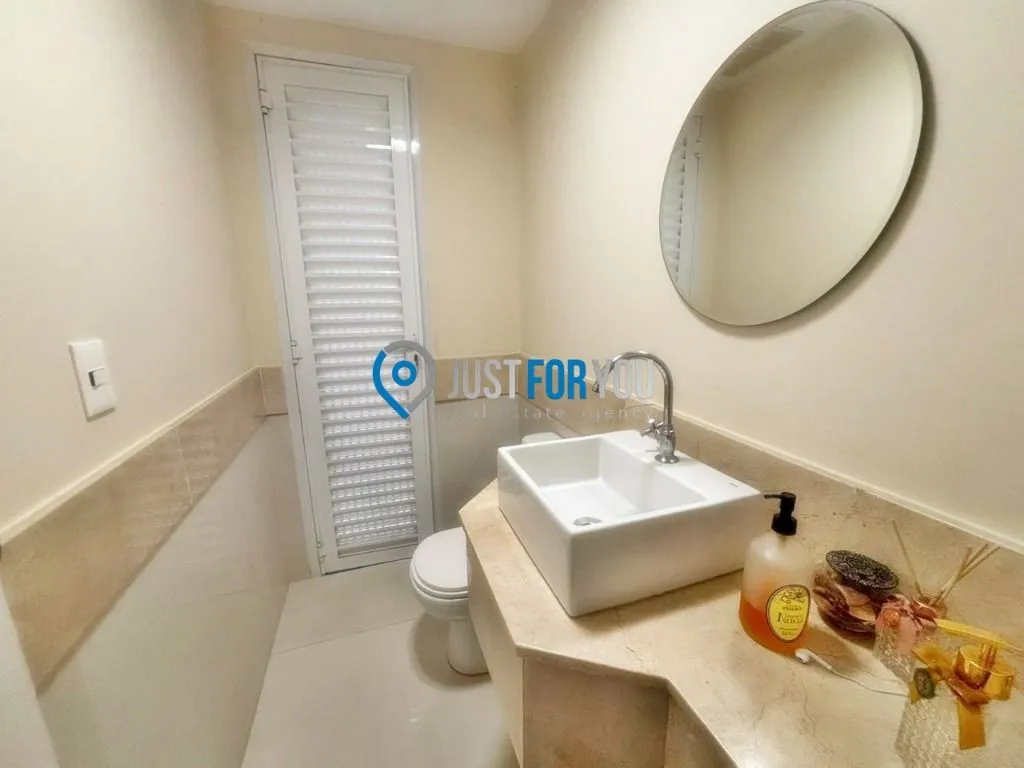 4-bedroom apartment with a mountain view in Rio de Janeiro — photo 16