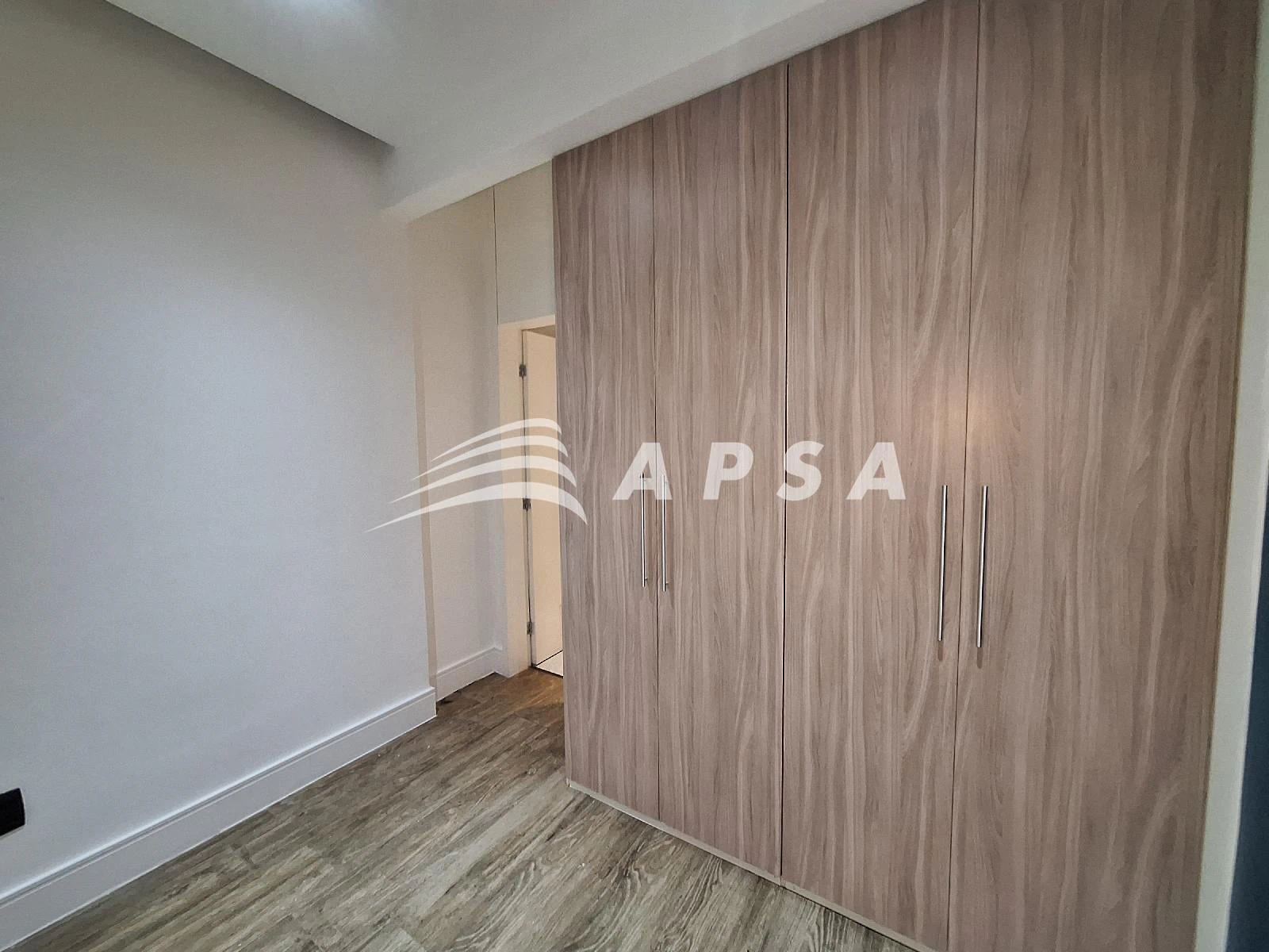 210 m² apartment with an open-plan gas kitchen — photo 2