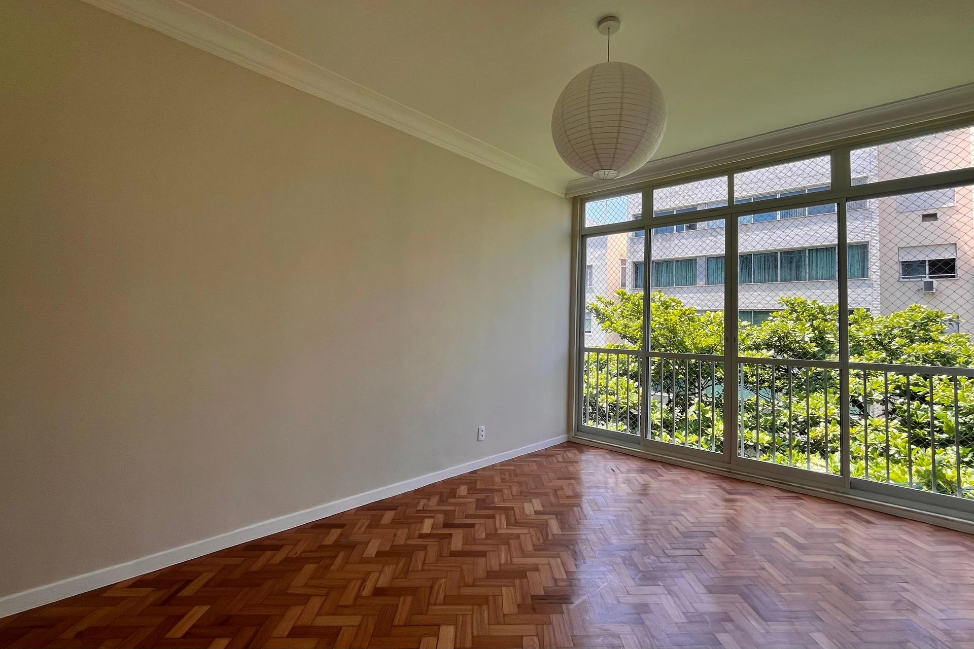 2-bedroom apartment with floor-to-ceiling windows — photo 6
