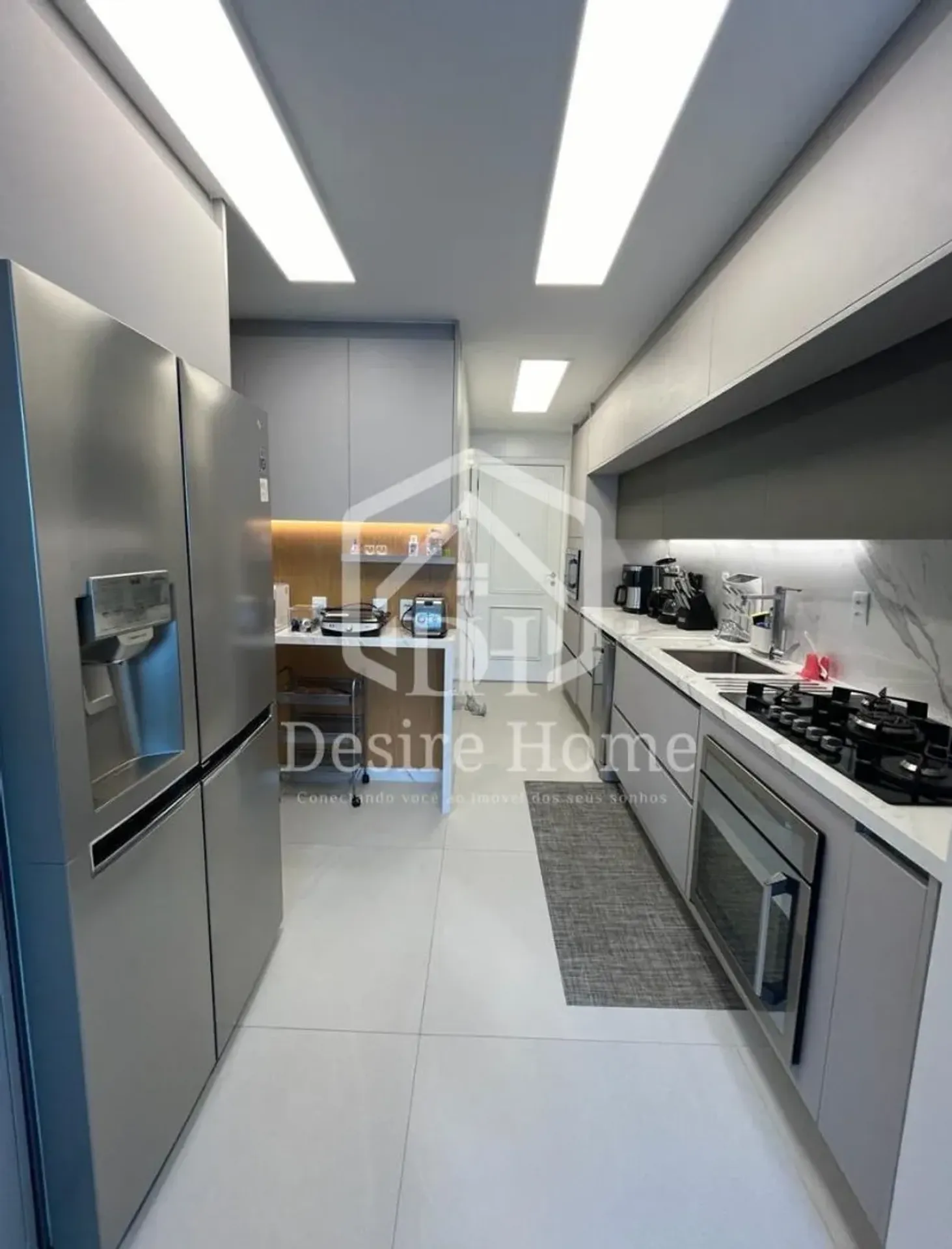 Furnished apartment with 4 bedrooms and open-plan kitchen — photo 23