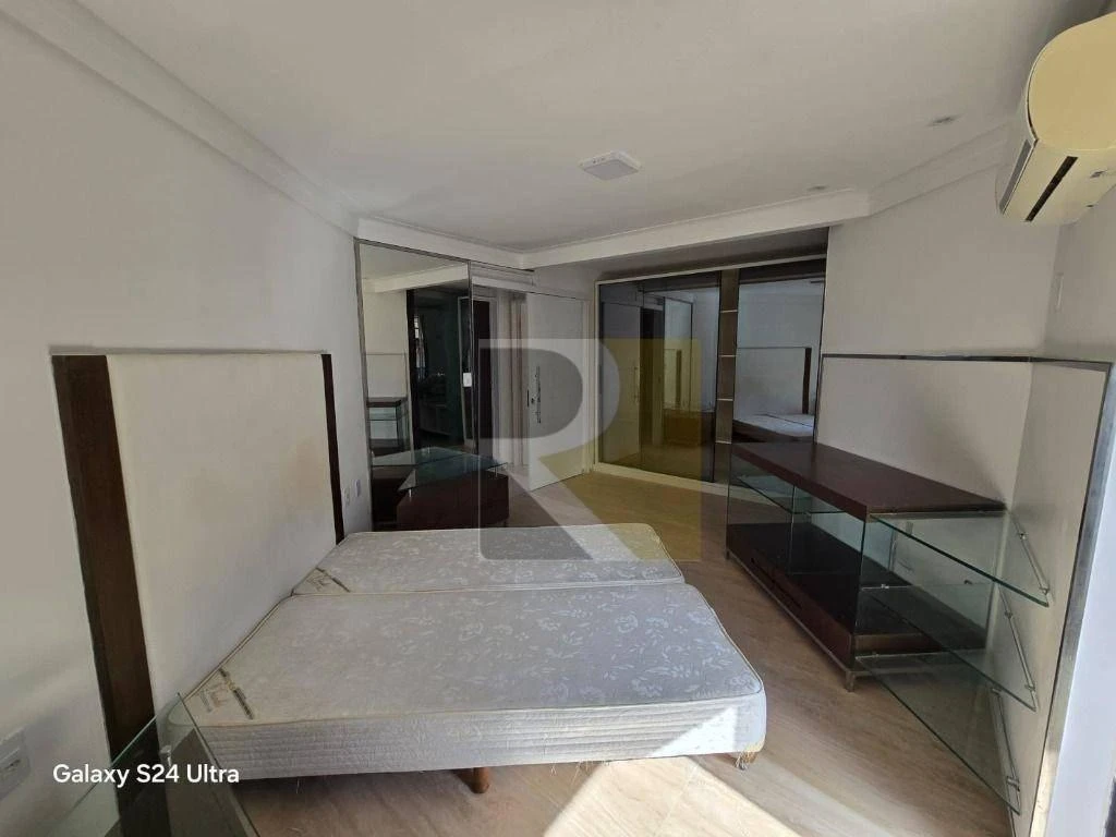 Furnished apartment, 250 m², with a glass-enclosed balcony — photo 14