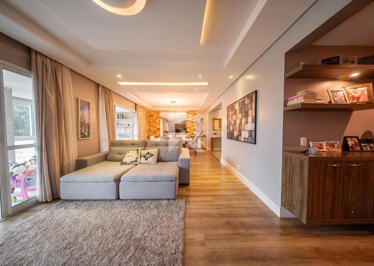 Glass-enclosed balcony in a 3-bedroom apartment, 166 m² — photo 25