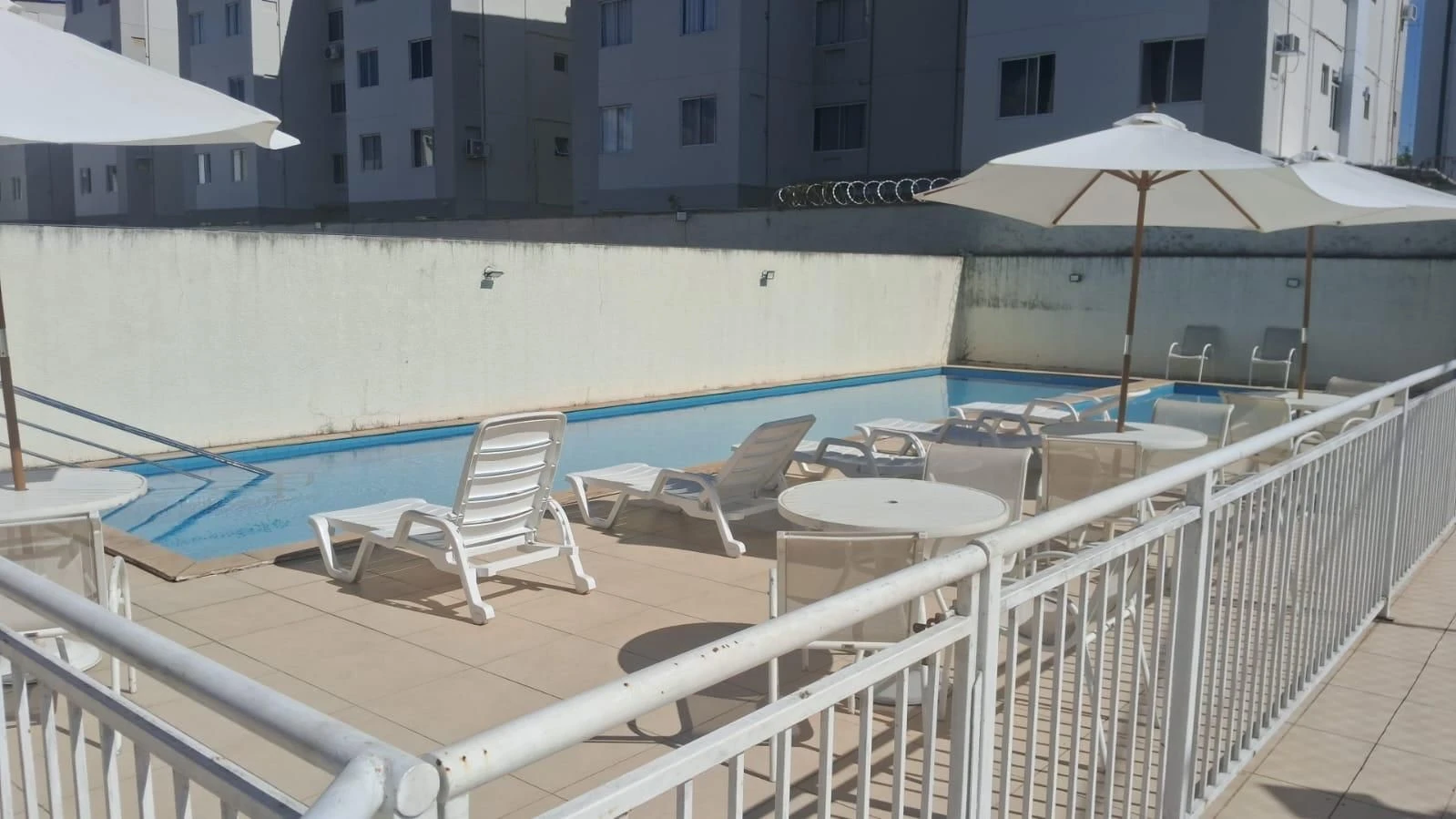 Apartamento de 2 quartos em condomínio com piscina — photo 18