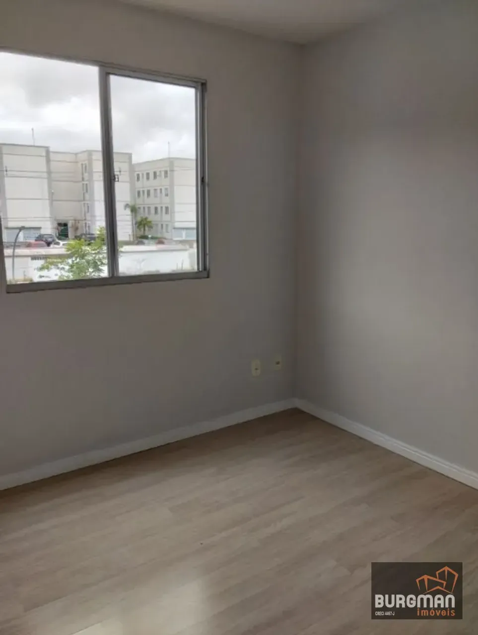 2-bedroom apartment with 1 parking space and laundry area — photo 18