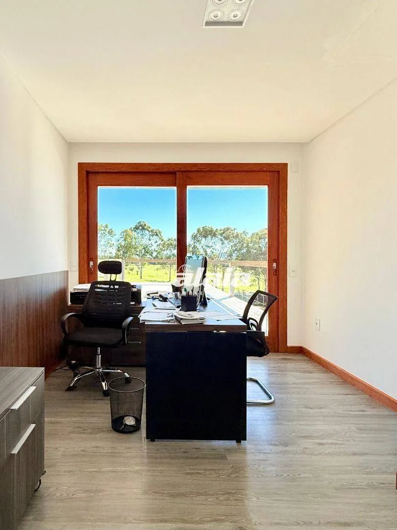 Casa de 5 dormitorios con 765 m² y 8 plazas