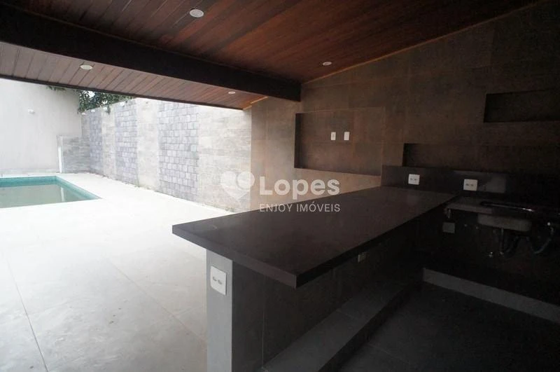 Furnished house, 330 m², with a glass-enclosed balcony — photo 8