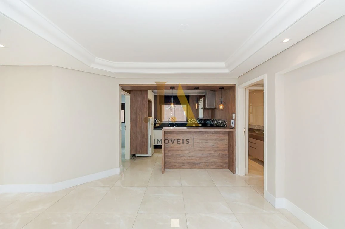 Furnished apartment, 210 m², with a glass-enclosed balcony — photo 2