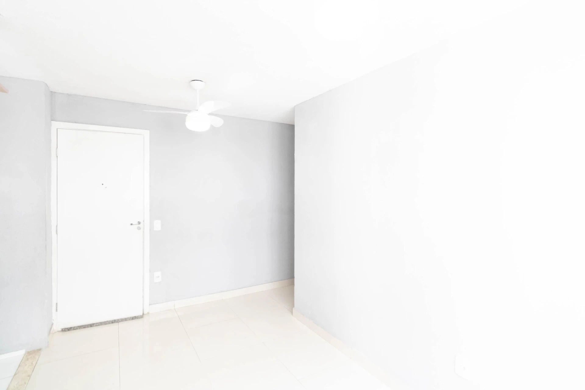 2-bedroom apartment in a building with a gym — photo 28